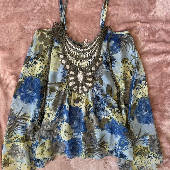 Flower Front Embroidered Cami Top Uneven Hem size S - Picture 9 of 10